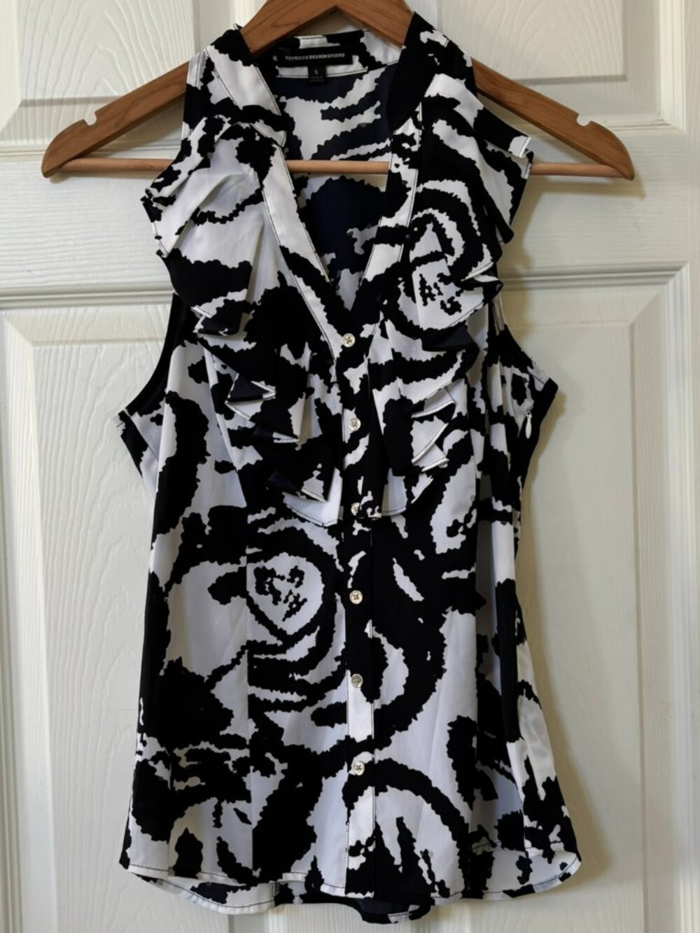 Express Black and White Abstract Print Sleeveless Top with Ruffles Small